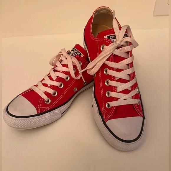 CONVERSE CLASSIC RED CANVAS SNEAKERS W/WHITE RUBBER SOLES AND TOE CAPS. UNISEX - Picture 1 of 10